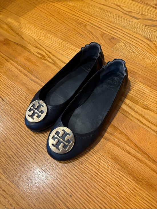 Tory Burch Shoes - Tory Burch Black Leather Logo Round-Toe Flats with Gold Emblem